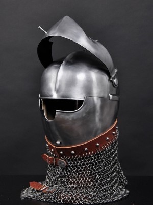 ARMET WITH RONDEL, ITALY, MIDDLE XV CENTURY Armadura de placas