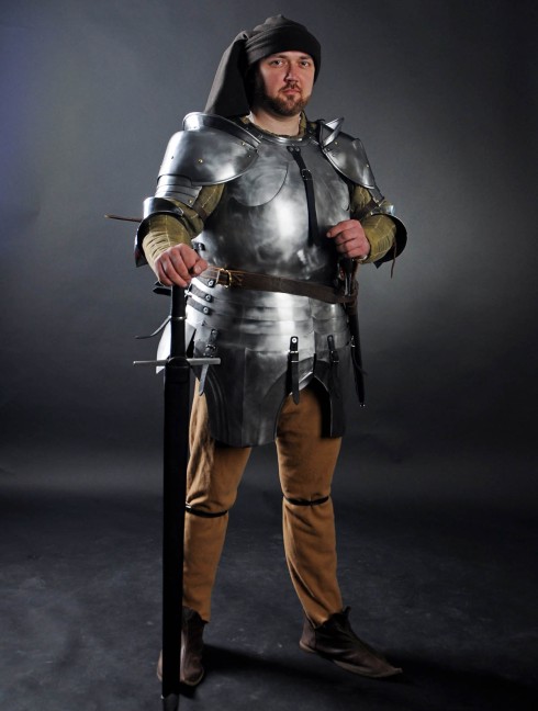 PLATE ARMOUR FOR CAPTAIN OF THE REDANIAN GUARD