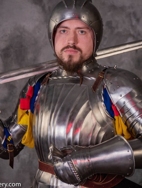 LANDSKNECHT PLATE ARMS AND SPAULDERS, XVI CENTURY Brazaletes, codales y brazales de metal
