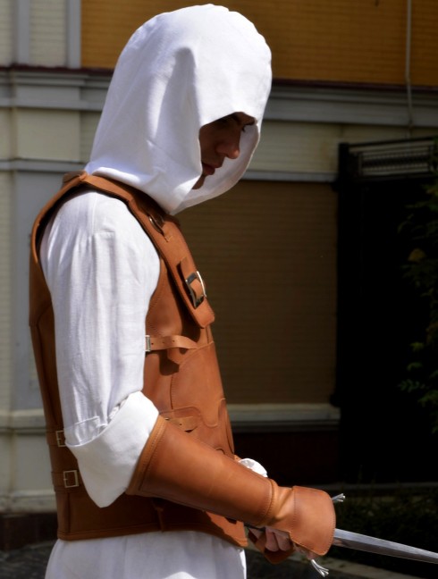 LEATHER ASSASSIN ARMOR: VEST AND BRACERS  Fantasy armour