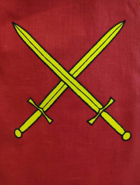 QUARTER COLORED TABARD WITH FIVE HERALDIC SYMBOLS Cuerpo