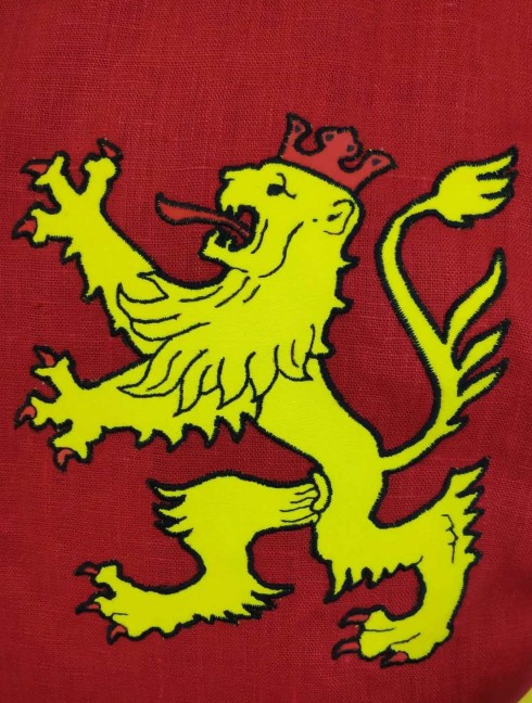 QUARTER COLORED TABARD WITH FIVE HERALDIC SYMBOLS Tronc