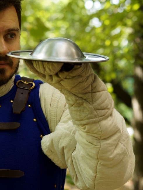 MEDIEVAL STEEL SHIELD BUCKLER  Boucliers