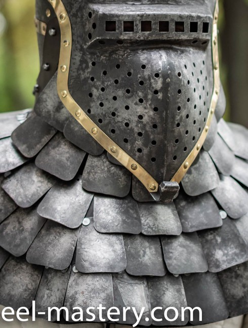 BATTLE-READY SCALE AVENTAIL Cascos