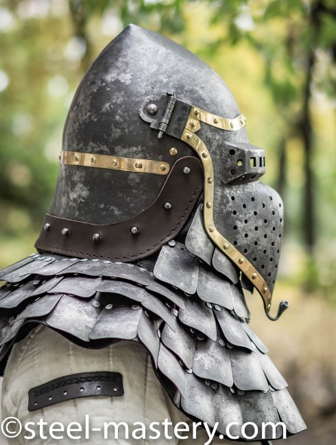 BATTLE-READY SCALE AVENTAIL Cascos
