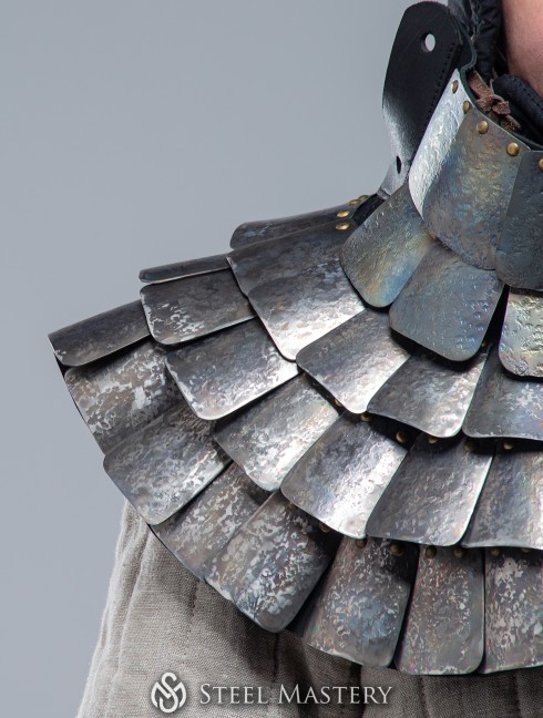 BATTLE-READY SCALE AVENTAIL Cascos
