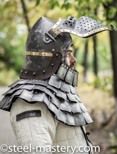 BATTLE-READY SCALE AVENTAIL Cascos