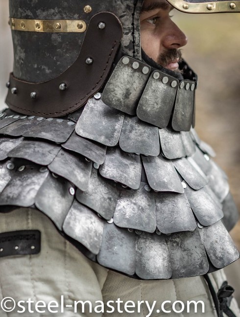 BATTLE-READY SCALE AVENTAIL Cascos