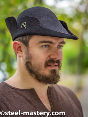Tyrolean hat with a curly edge