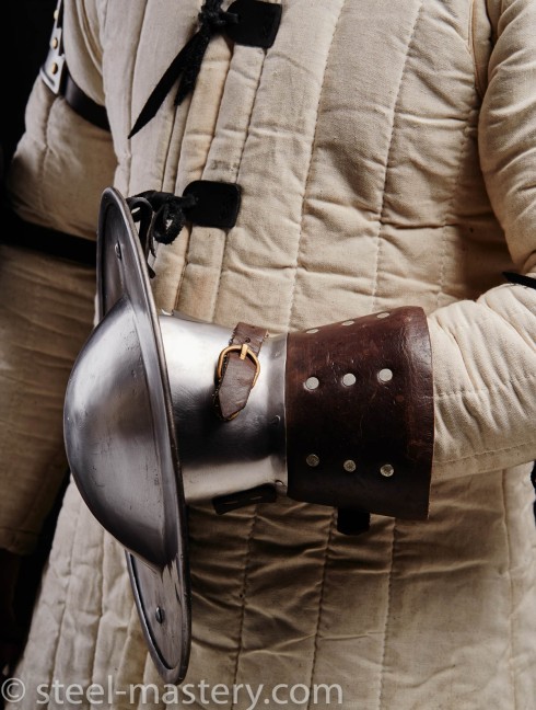 BUCKLER GLOVE 