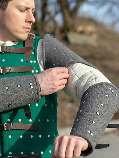 WOOLEN BRACERS Armadura brigandina