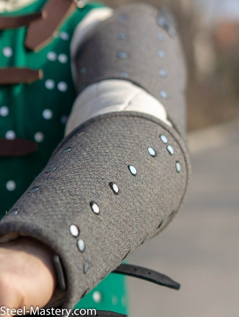 WOOLEN BRACERS Armadura brigandina