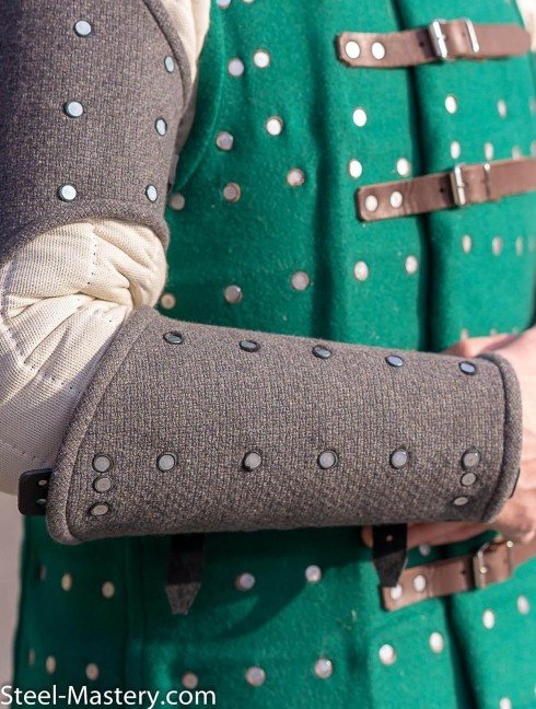 WOOLEN BRACERS Armatura brigantina