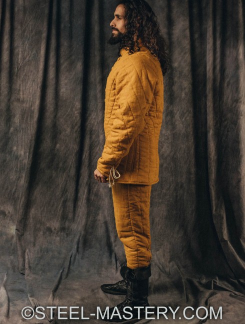GAMBESON AND CHAUSSES FENCING SET Ensembles d'armures gambisonnées