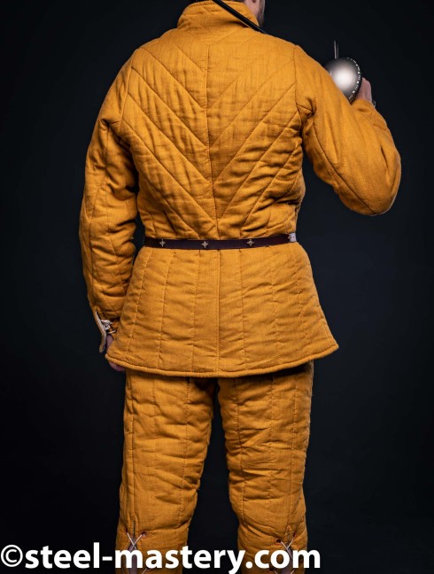 GAMBESON AND CHAUSSES FENCING SET Ensembles d'armures gambisonnées