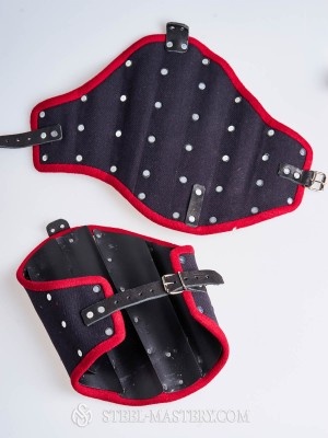 BRIGANDINE PROTECTION OF UPPER PART OF ARM WITH RED FACING Brigantinenrüstungen