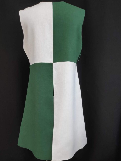 QUARTER COLORED TABARD WITH HORSES AND TOWERS Divise