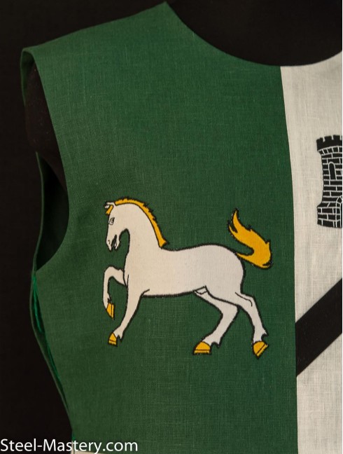 QUARTER COLORED TABARD WITH HORSES AND TOWERS Divise