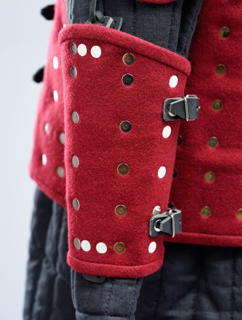 Woolen medieval bracers Armures de brigandines