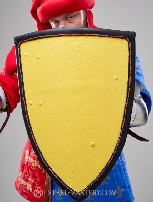 Medieval shield with leather edge Scudi