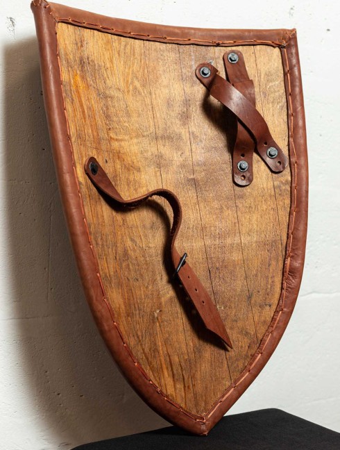 Medieval shield with leather edge Scudi