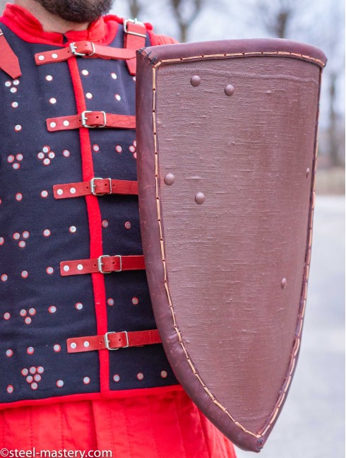 Medieval shield with leather edge Scudi