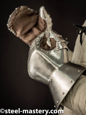 BATTLE PLATE GAUNTLETS Finger- und Panzerhandschuhe aus Metall