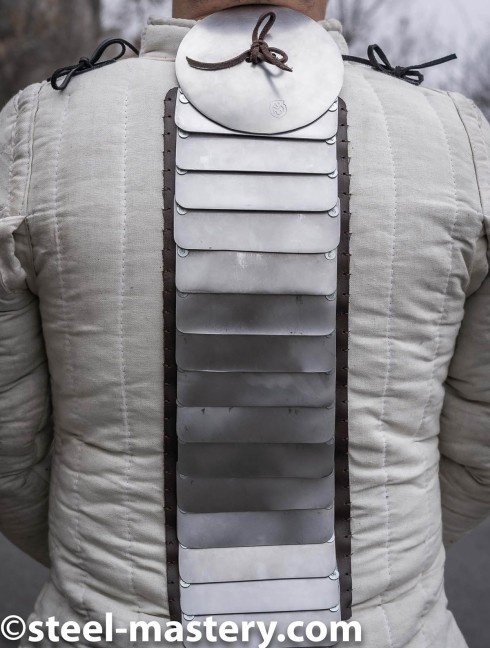 Additional back protection Gambesón.