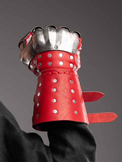 Visby brigandine gloves 