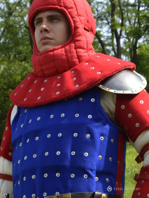 Padded Medieval liner with pelerine  Forros acolchados y gorros