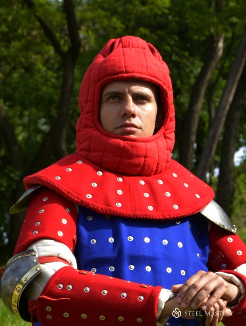 Padded Medieval liner with pelerine  Forros acolchados y gorros
