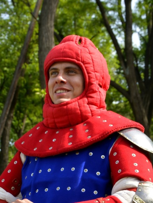 Padded Medieval liner with pelerine  Forros acolchados y gorros