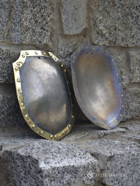 Leaf shoulders  Spaulders