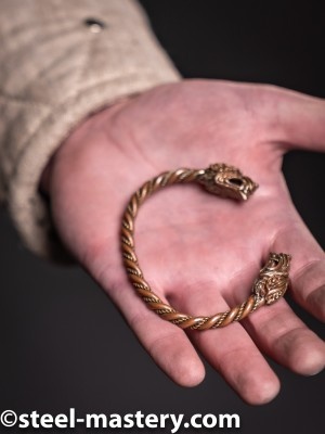 Bracelet with wolf heads Castings