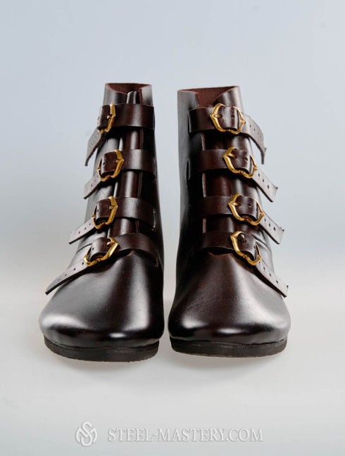 High boots with buckles, 15th century Piede