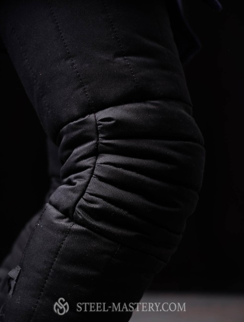 Padded chausses with a kneecap Protezioni per gambe imbottite