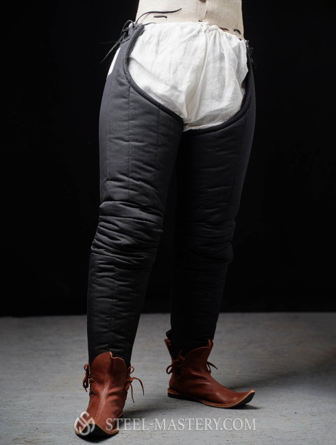 Padded chausses with a kneecap Protezioni per gambe imbottite