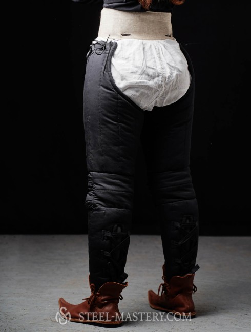 Padded chausses with a kneecap Protezioni per gambe imbottite