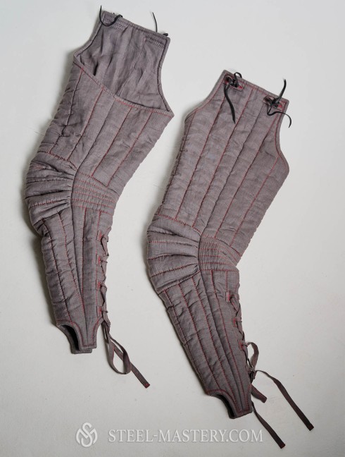 Padded chausses with a kneecap Protezioni per gambe imbottite