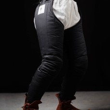 Padded chausses with a kneecap image-1
