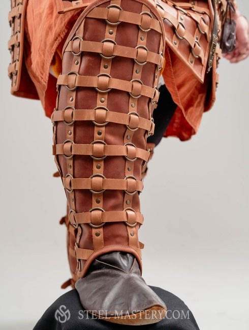 Greaves with rings and leather straps  Alte Kategorien