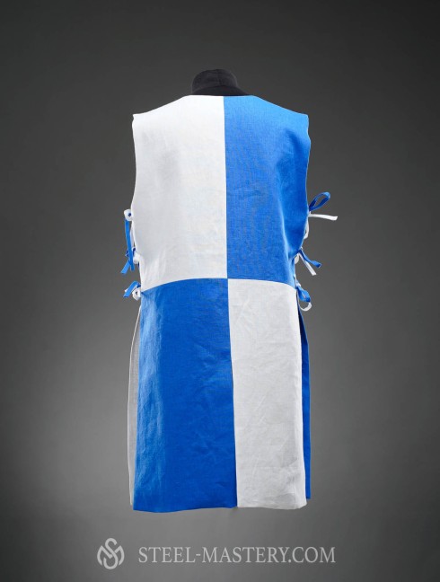 Knight tabard with owl and a skull  Categorías antiguas