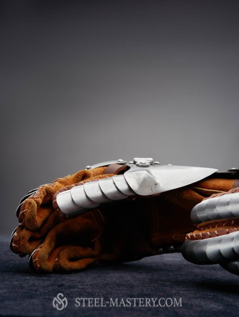 Finger steel gauntlets 