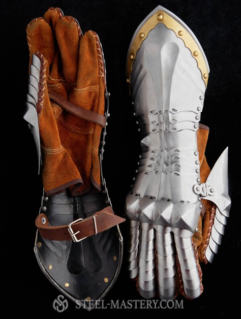 Finger steel gauntlets 