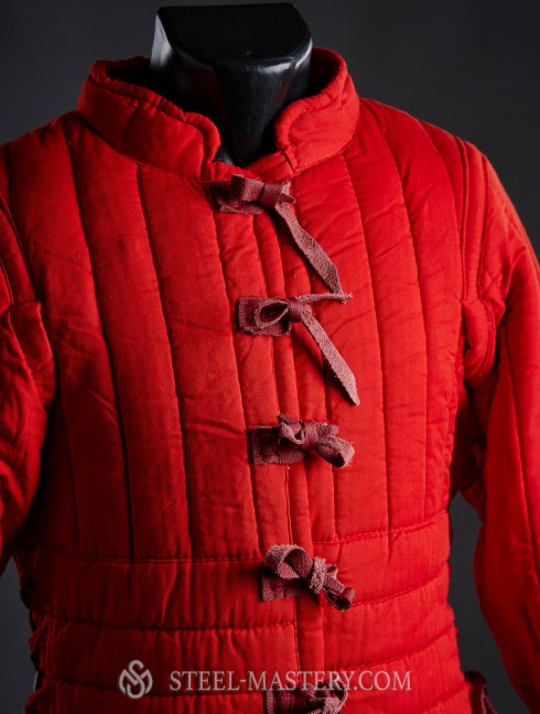 Red women’s gambeson, L-size Armature imbottite pronte