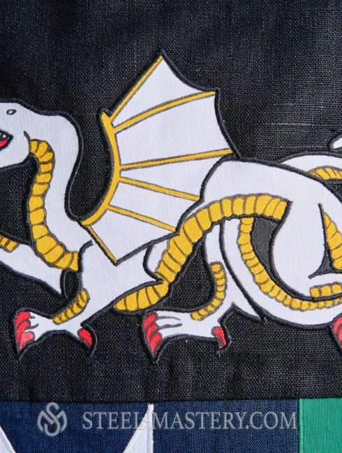 Medieval coat of arms decorated with an dragon, chess pattern and royal lilacs – Fleur-De-Lis Vecchie categorie