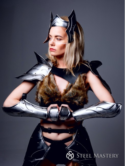 Warrior lady princess of battle fantasy set Plate armor