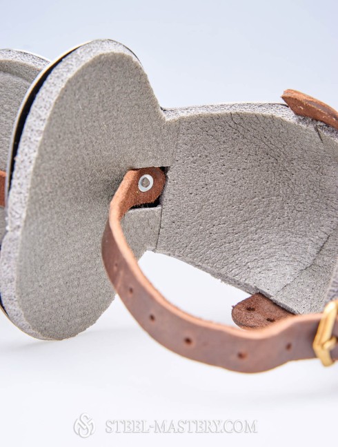 Steel elbow caps with additional shock absorbing layer  Pronte per essere spedite