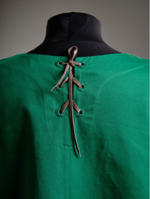 Sleevles green tabard with oak tree  Alte Kategorien