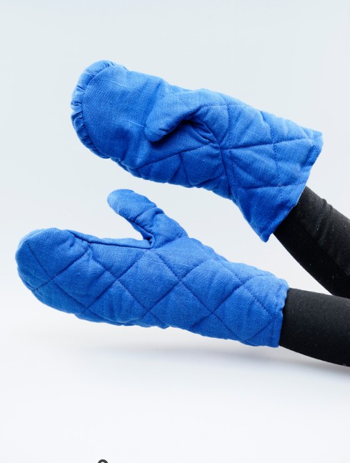Padded black linen mittens  Armures gambisonnées prêtes-à-porter